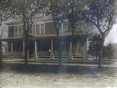 Prairie House Manor Bed and Breakfast - Old House Photo