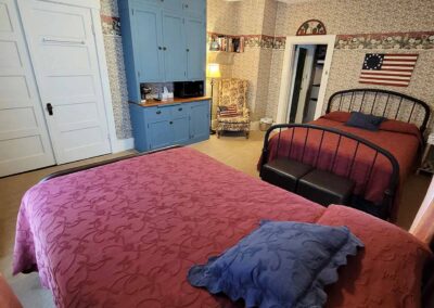 Prairie House Manor - Americana Medley Guest Room