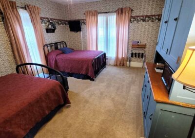 Prairie House Manor - Americana Medley Guest Room