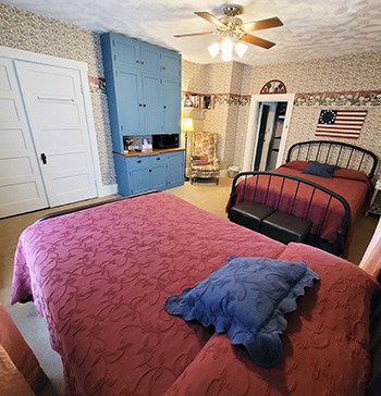 Prairie House Manor - Americana Medley Guest Room