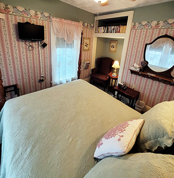 Prairie House Manor - Here's My Heart Guest Room