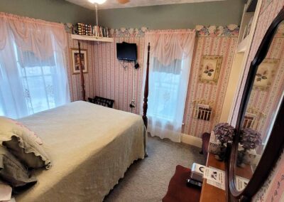 Prairie House Manor - Here's My Heart Guest Room