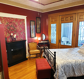 Prairie House Manor - Japanese Garden Guest Room