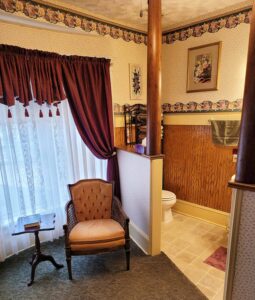 Prairie House Manor - Rose Garden Room Bath